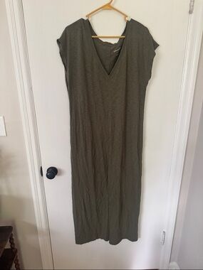 Universal Thread Olive V‑Neck Sleeveless Maxi Dress